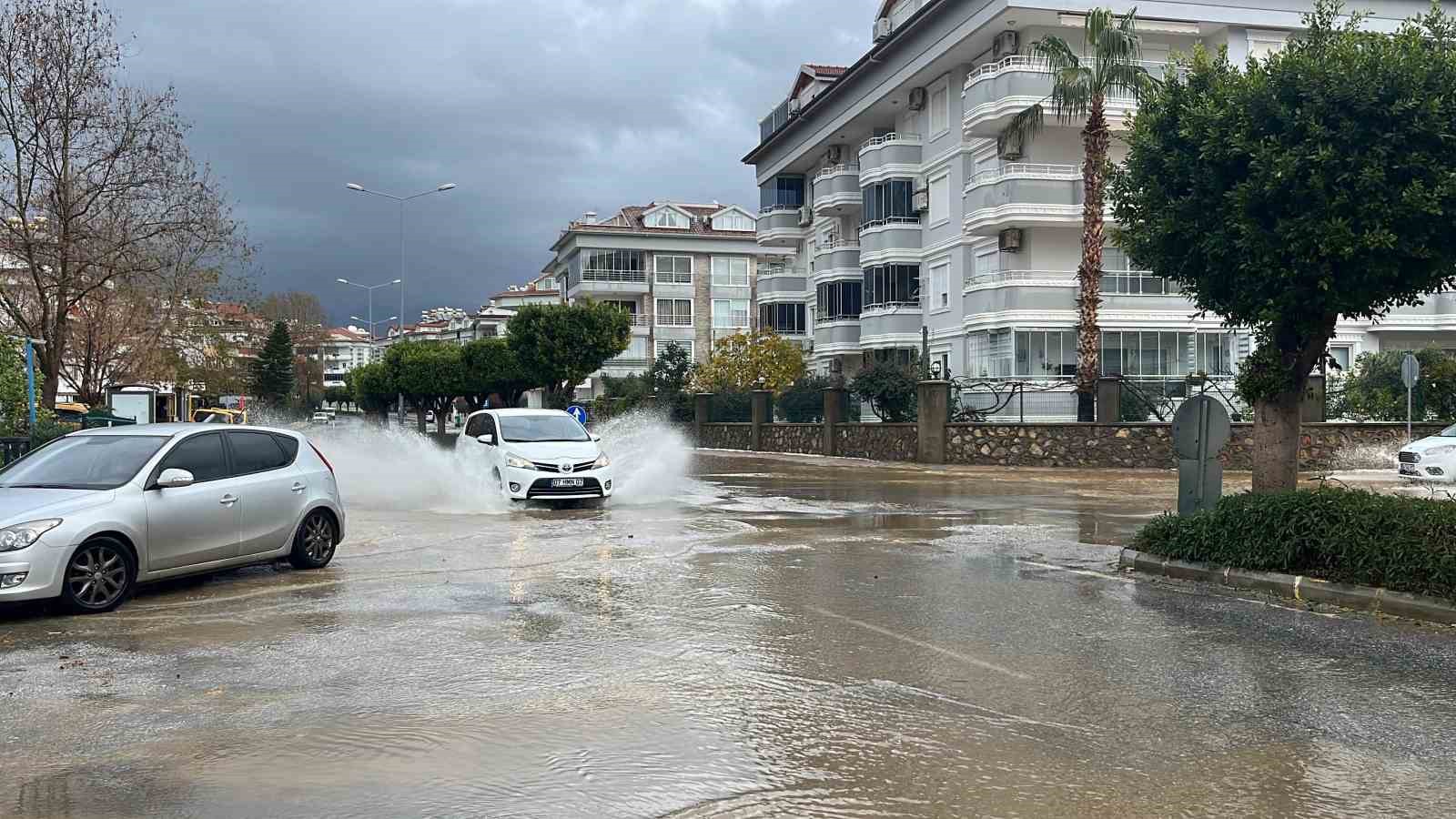 alanyada yagmur dolu ve firtina hayati olumsuz etkiledi 6 hrzIjsTV