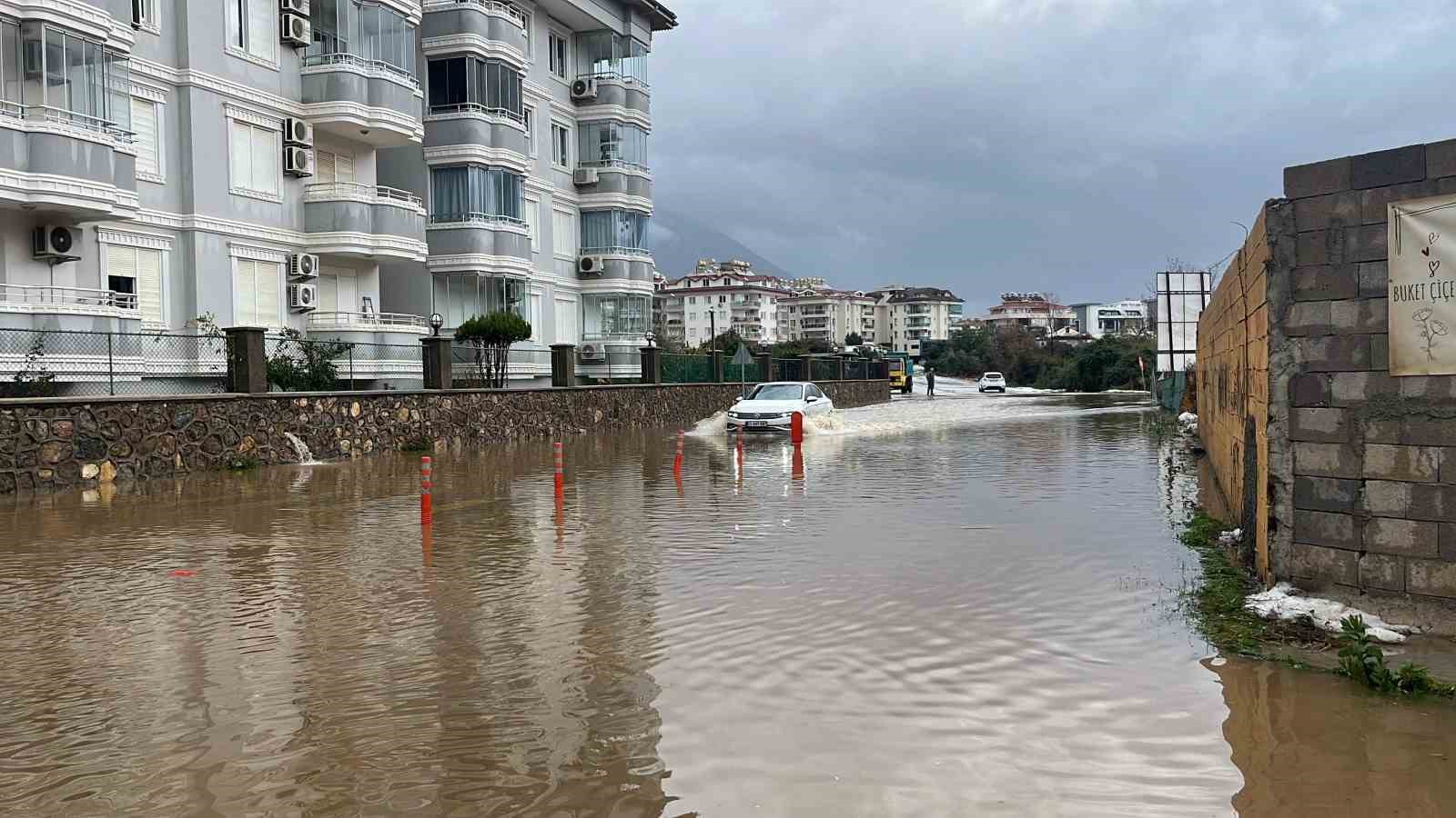 alanyada yagmur dolu ve firtina hayati olumsuz etkiledi 7 RM4VVvtW