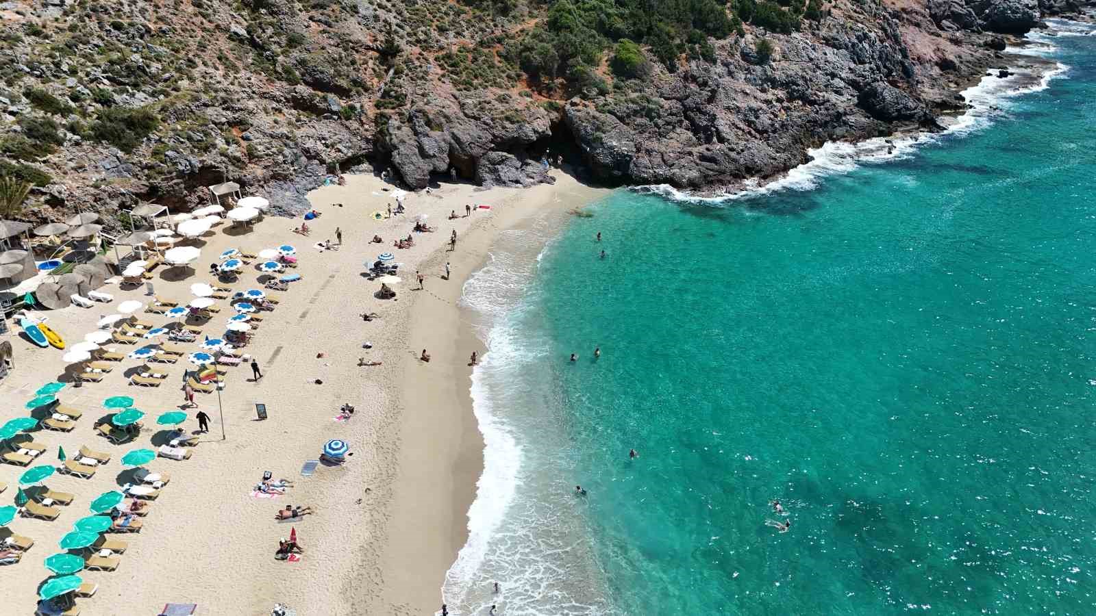 alanyada yaz erken geldi yerli ve yabanci turistler sahile kostu 10 7Osrmbky