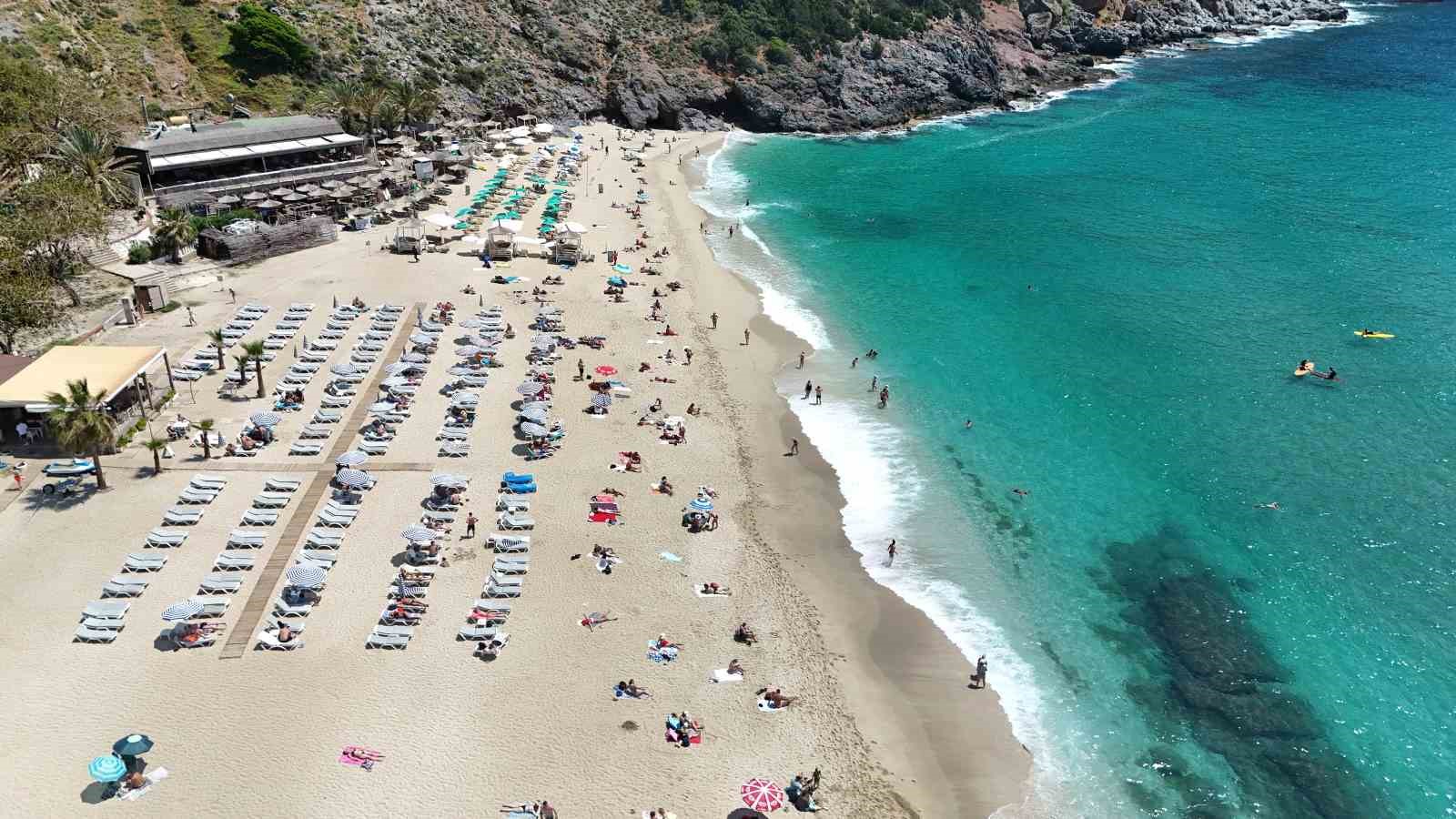 alanyada yaz erken geldi yerli ve yabanci turistler sahile kostu 11 Qdm5c2Il