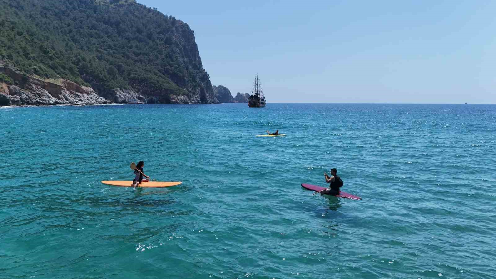 alanyada yaz erken geldi yerli ve yabanci turistler sahile kostu 2 z5Bi7Dv8