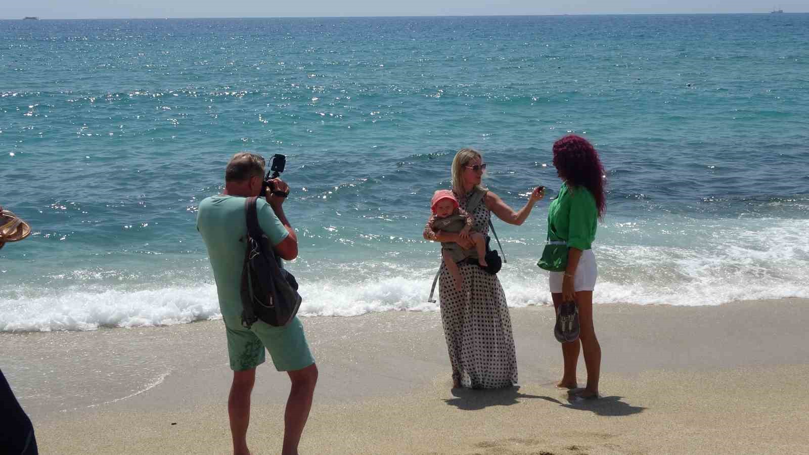 alanyada yaz erken geldi yerli ve yabanci turistler sahile kostu 5 YcnAWWQG