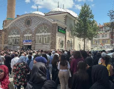 alanyadaki-otel-yangininda-hayatini-kaybeden-erguler-son-yolculuguna-memleketi-kutahyada-ugurlandi-5hS7DvIr.jpg