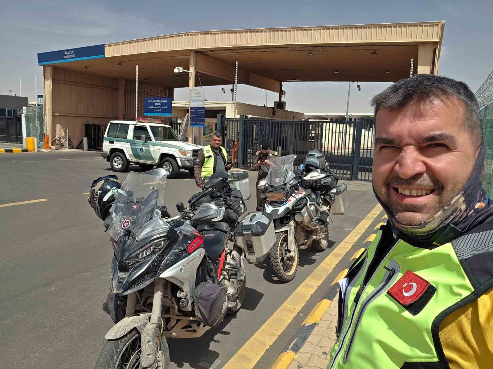alanyadan kutsal topraklara motosikletle 7 bin kilometrelik yolculuk 0 Dam49sgX