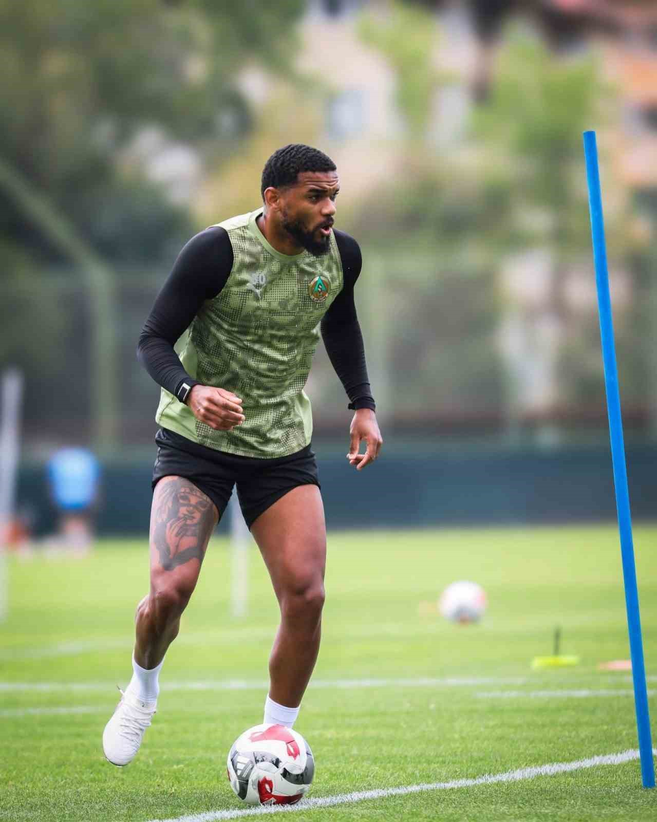 Alanyaspor, Antalyaspor maçının hazırlıklarına başladı 5 alanyaspor antalyaspor macinin hazirliklarina basladi 1