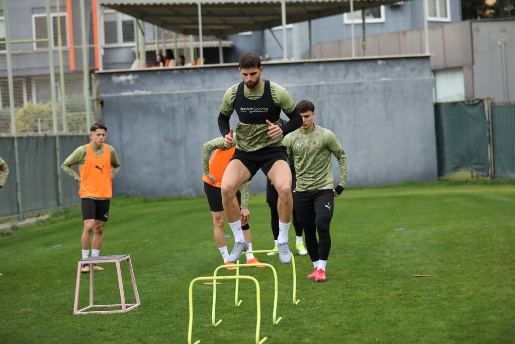 alanyaspor besiktas maci hazirliklarina basladi 6 SbYrRuZH