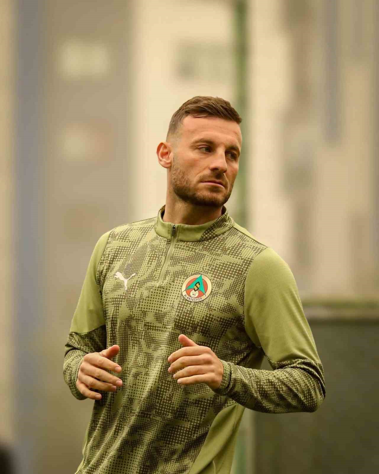 alanyaspor boluspor macinin hazirliklarina basladi 1 eNldVPX9