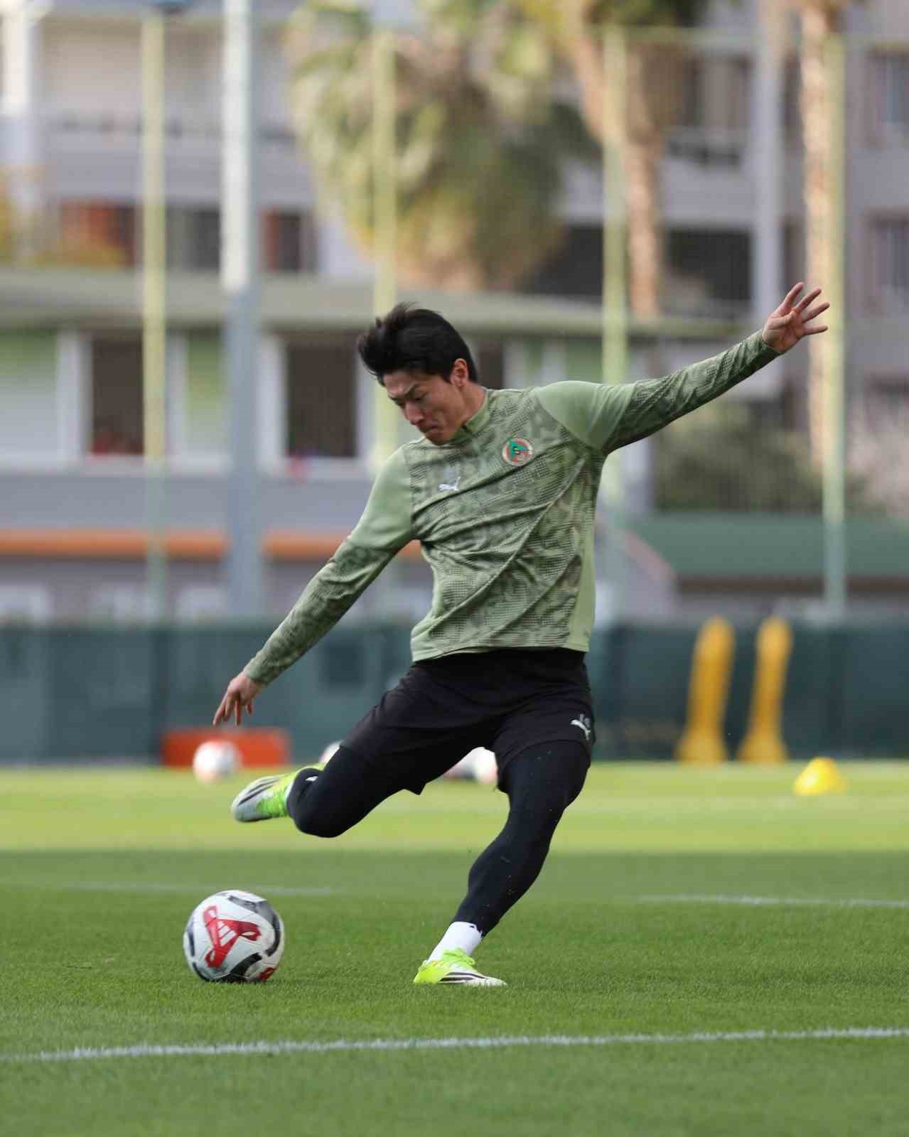alanyaspor galatasaray maci hazirliklarina basladi 0 lh2mLqnF