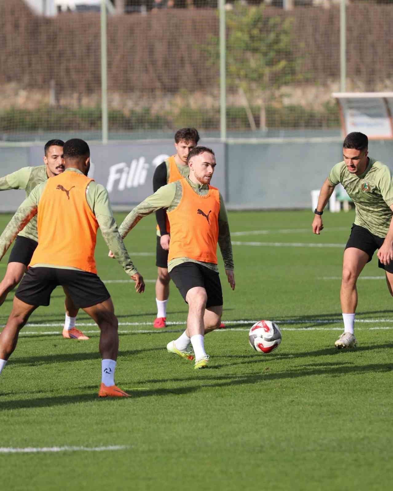 alanyaspor galatasaray maci hazirliklarina basladi 3 8kzJLiUB