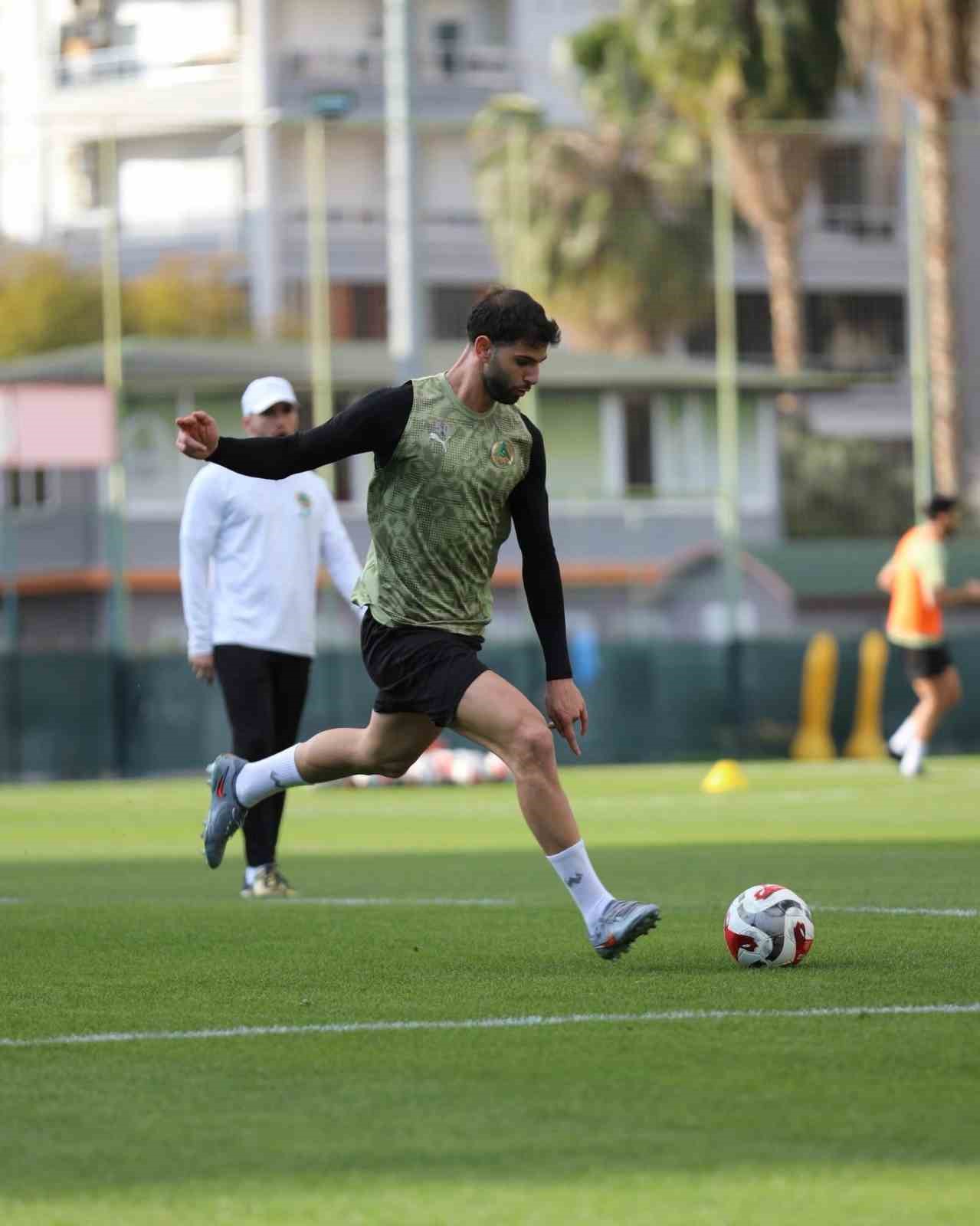 alanyaspor galatasaray maci hazirliklarina basladi 4 2uYQBbqz