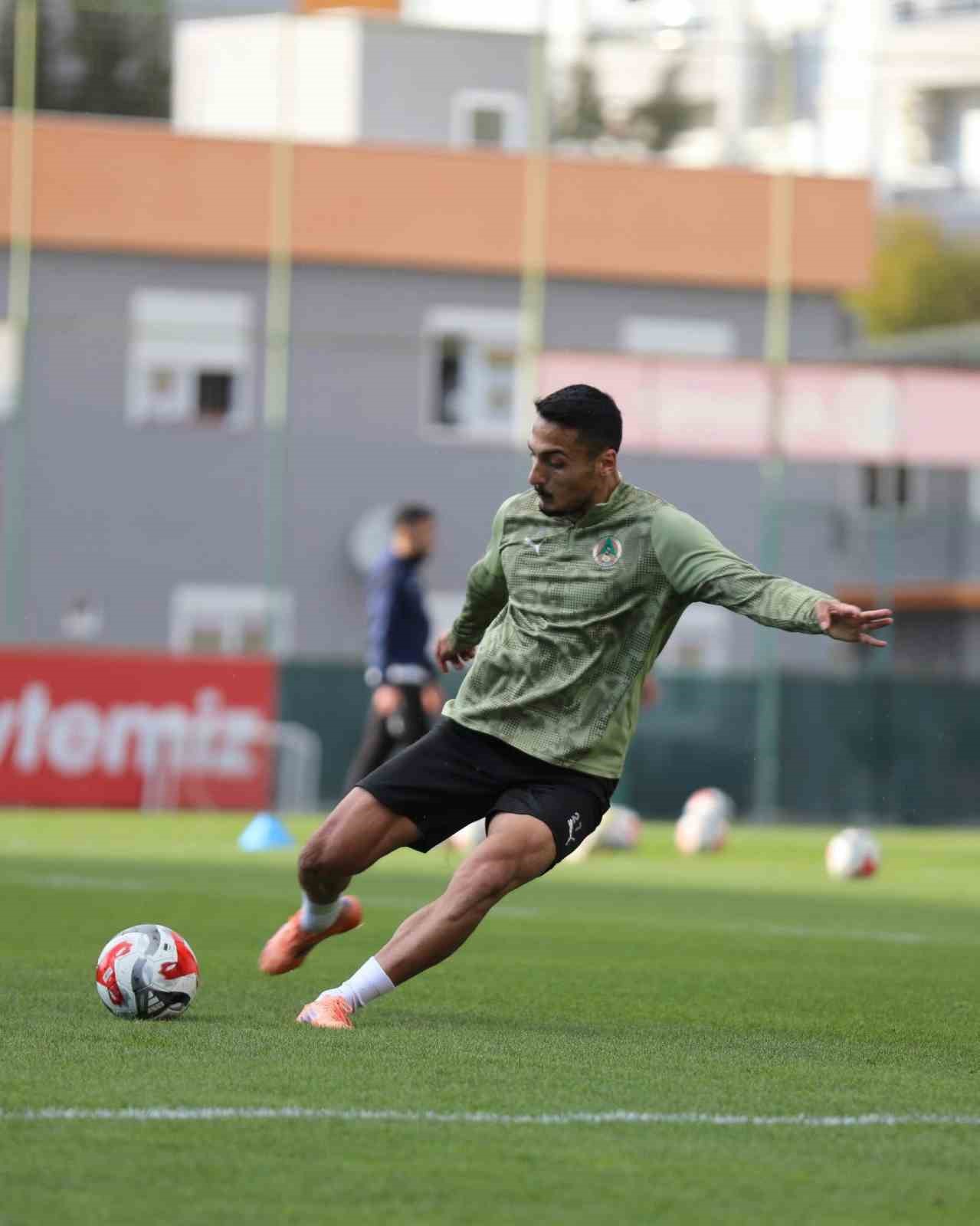 alanyaspor galatasaray maci hazirliklarina basladi 6 E6vEOA2Q