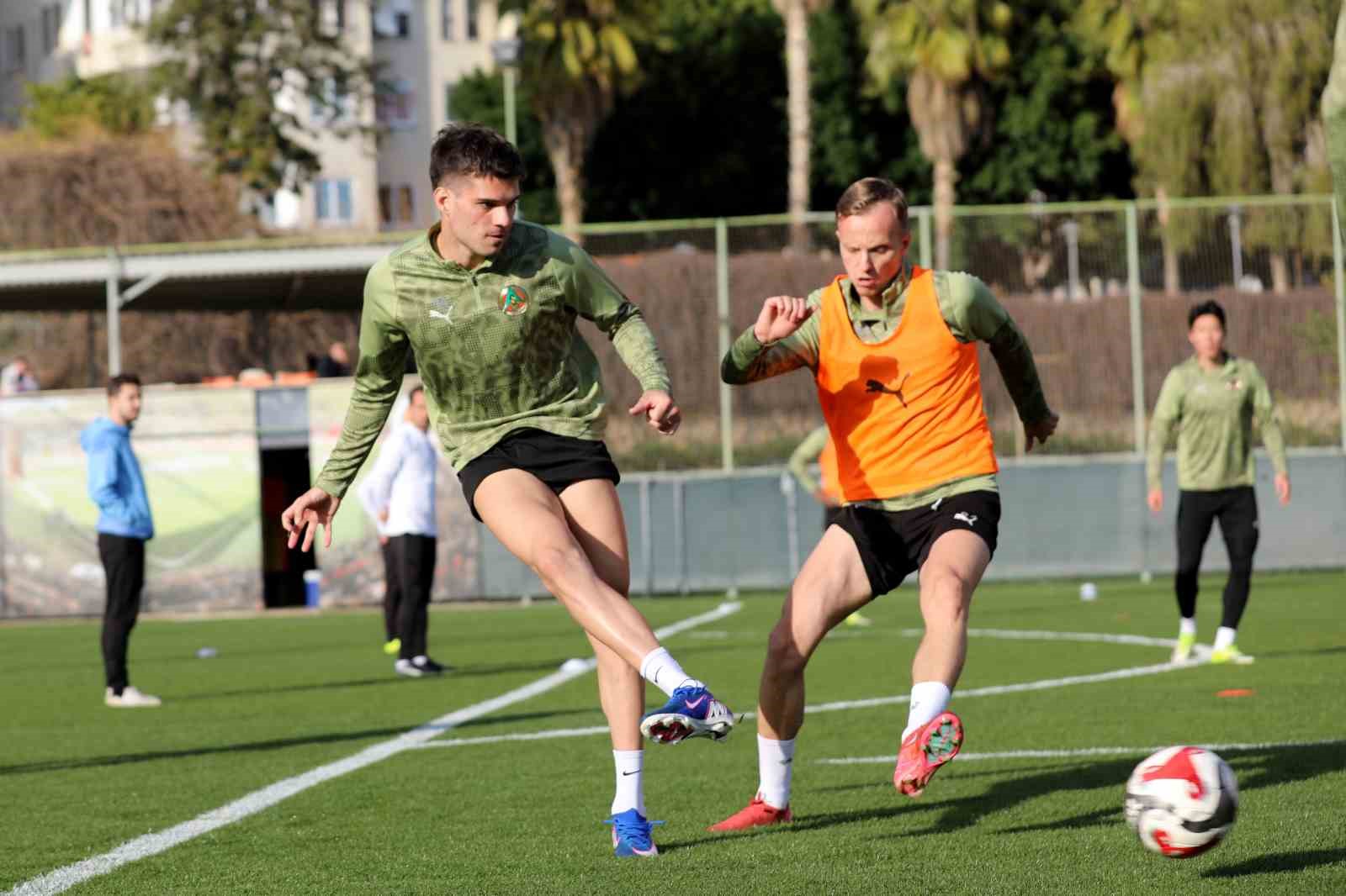 alanyaspor genclerbirligi maci hazirliklarina basladi 0 TuQHNNfi