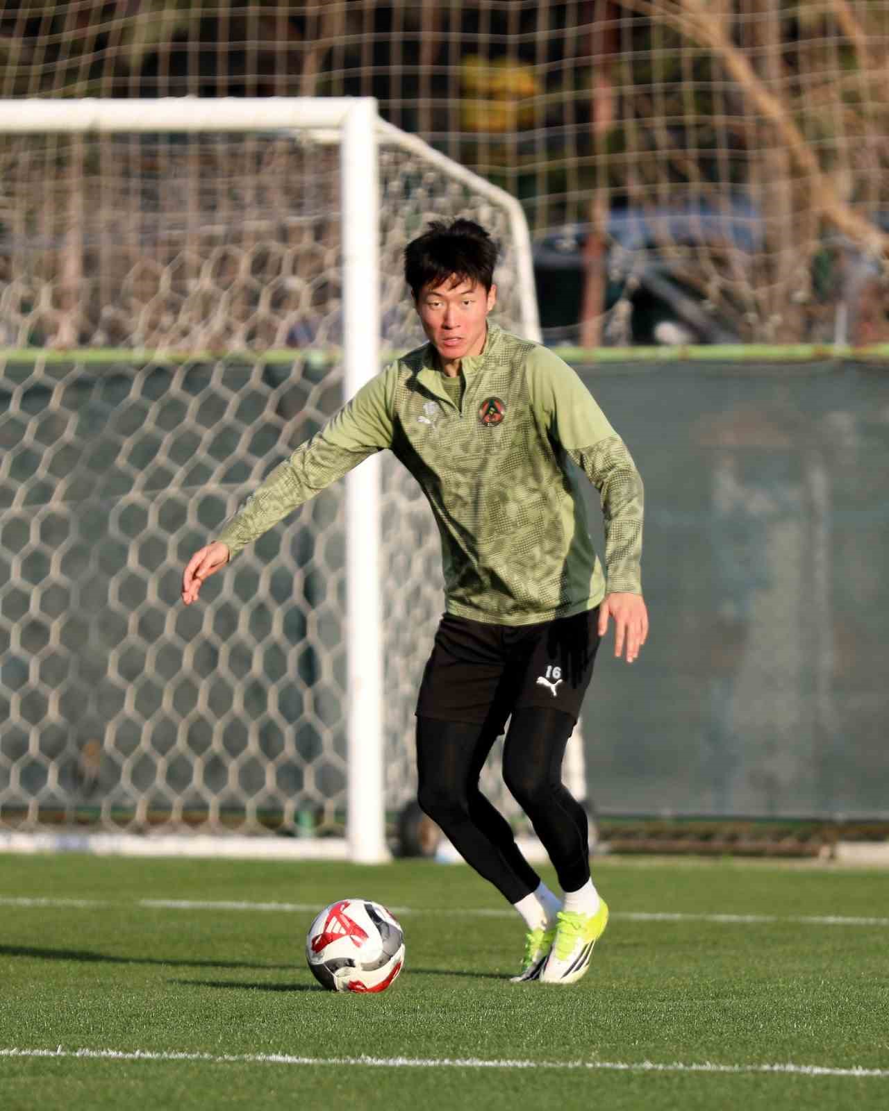 alanyaspor genclerbirligi maci hazirliklarina basladi 1 V7QpZWVE