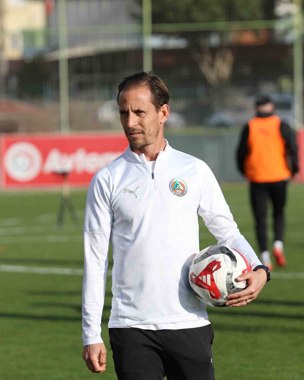 alanyaspor genclerbirligi maci hazirliklarina basladi 4 c8WDdNel