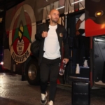 alanyaspor-kaptan-efecan-karaca-ile-yollarini-ayirdi-hihJIp6X.jpg