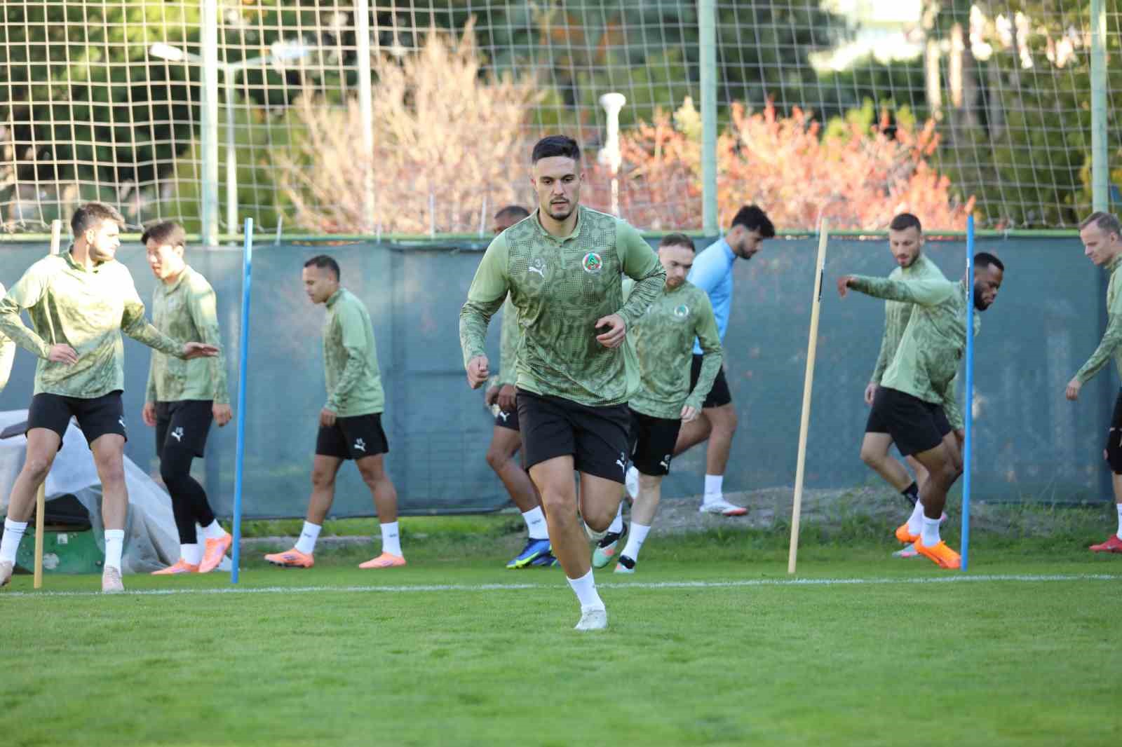 alanyaspor kayserispor maci hazirliklarini tamamladi 0
