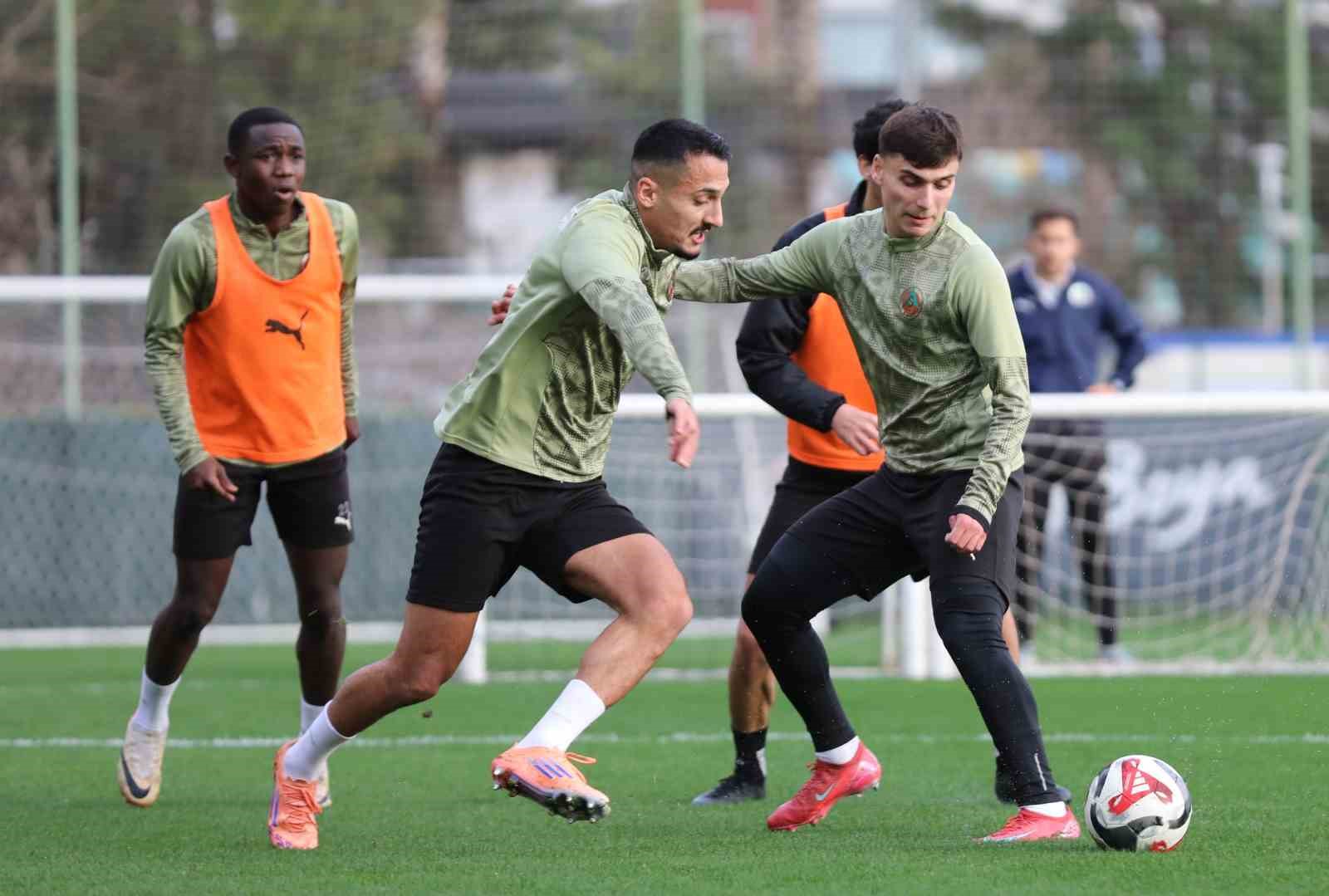 alanyaspor konyaspor maci hazirliklarina basladi 2 JPeBtXrS
