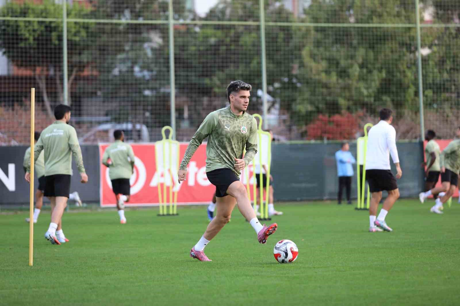 alanyaspor samsunspor maci hazirliklarina basladi 3 hYeCSwnO