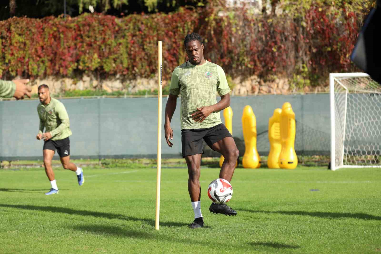 alanyaspor samsunspor maci hazirliklarini tamamladi 0 2OOrWiIy