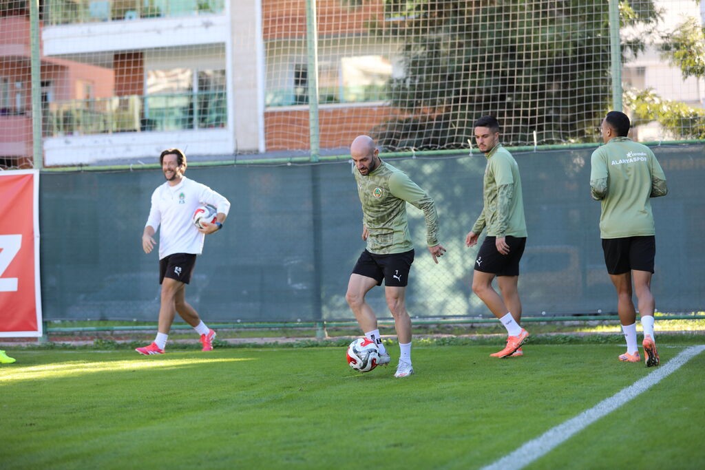 Alanyaspor, Trabzonspor maçı hazırlıklarını tamamladı 7 alanyaspor trabzonspor maci hazirliklarini tamamladi 3 SnTKLwgW