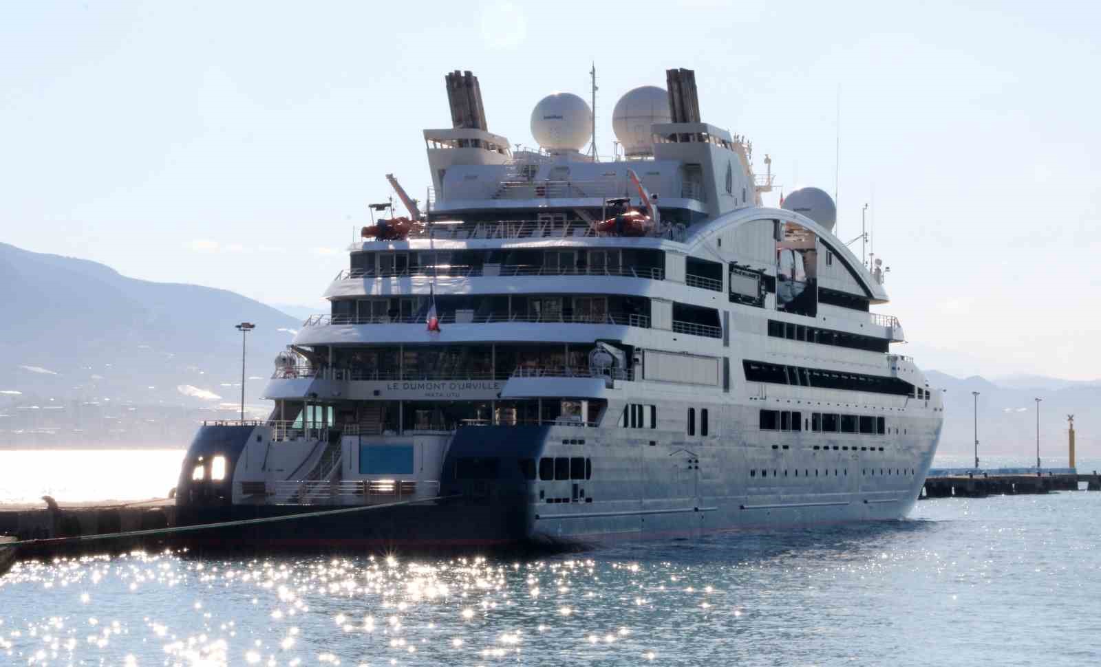 alanyaya fransiz bayrakli kruvaziyer demir atti 4 3nZQvP9K