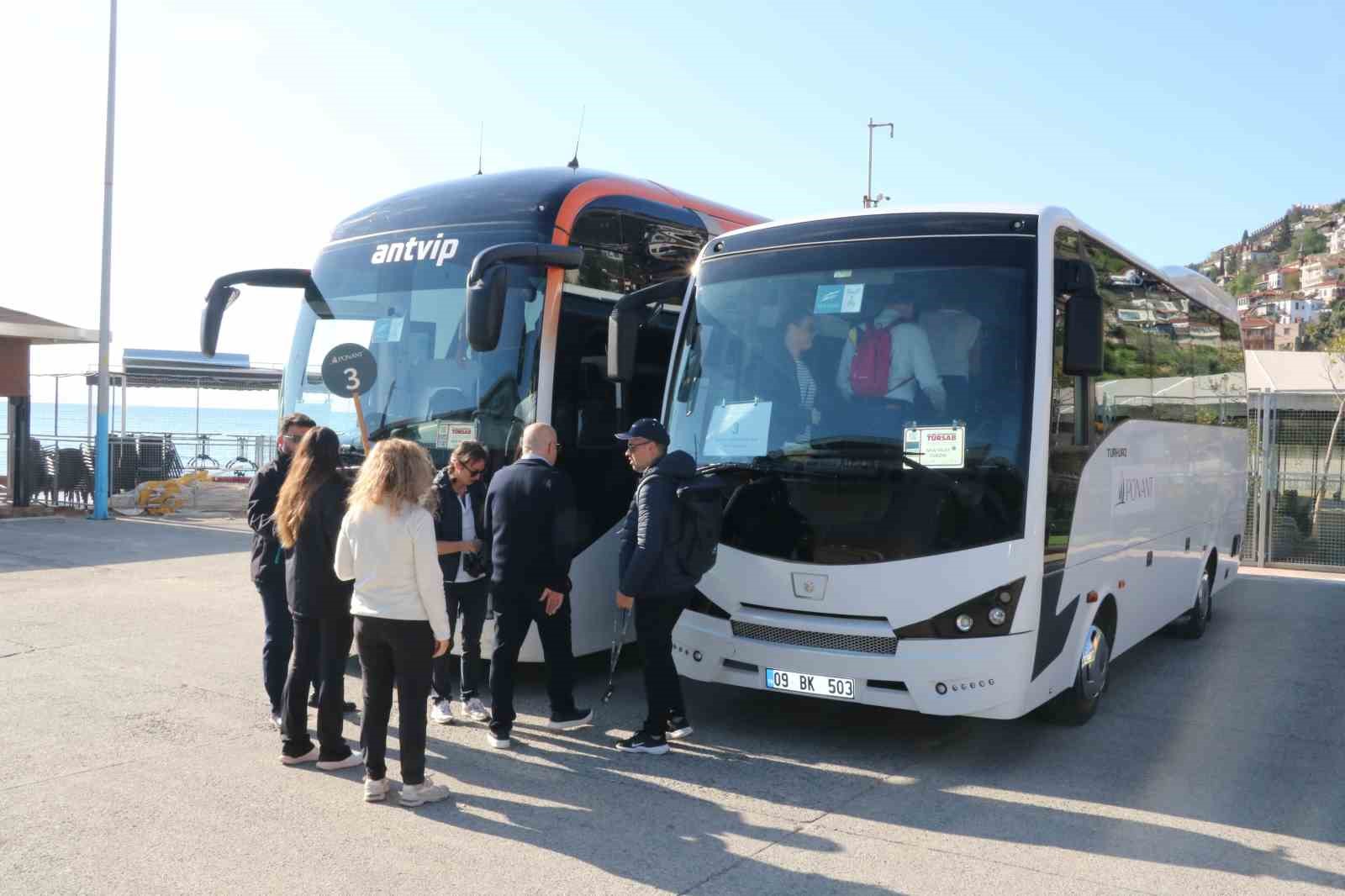 alanyaya fransiz bayrakli kruvaziyer demir atti 7 2kiciOPw