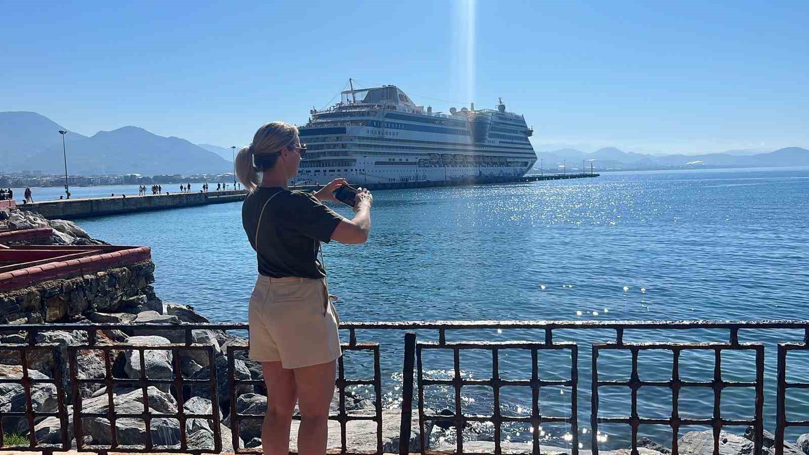 alanyaya luks kruvaziyer ile 2 bin turist geldi 1 GpvbvKmG