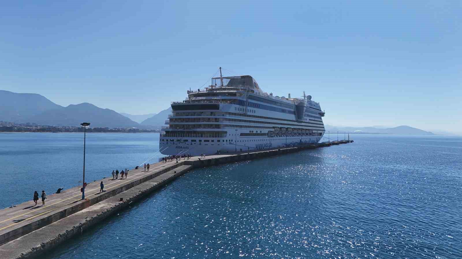 alanyaya luks kruvaziyer ile 2 bin turist geldi 2 SVUmQpIj