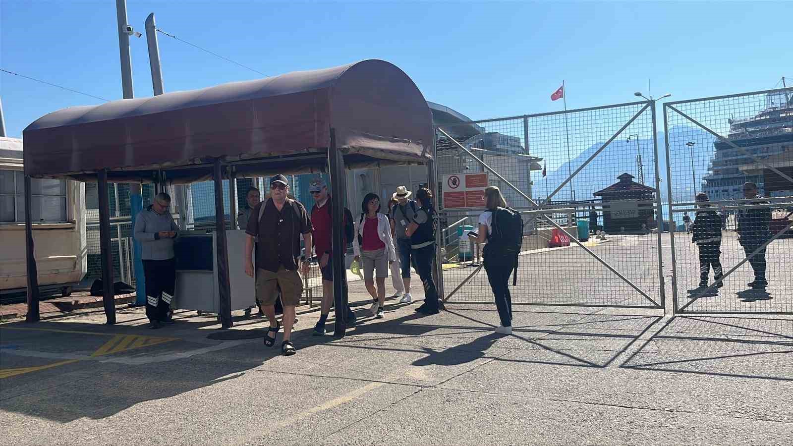 alanyaya luks kruvaziyer ile 2 bin turist geldi 3 yvZitATc