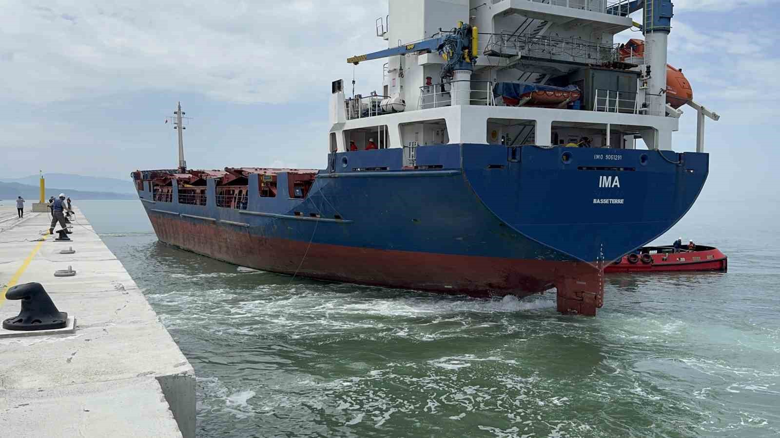 alapli limaninda tarihi gun yasandi yeni rihtima ilk gemi yanasti 0
