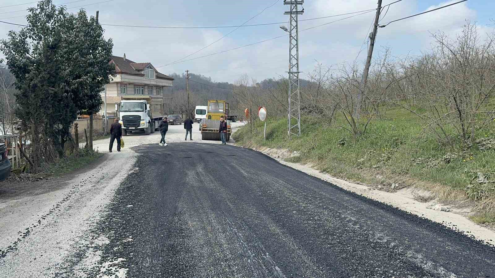 alaplida agir tonajli kamyonlarin bozdugu yollar bakima alindi 2 Jv63gam9
