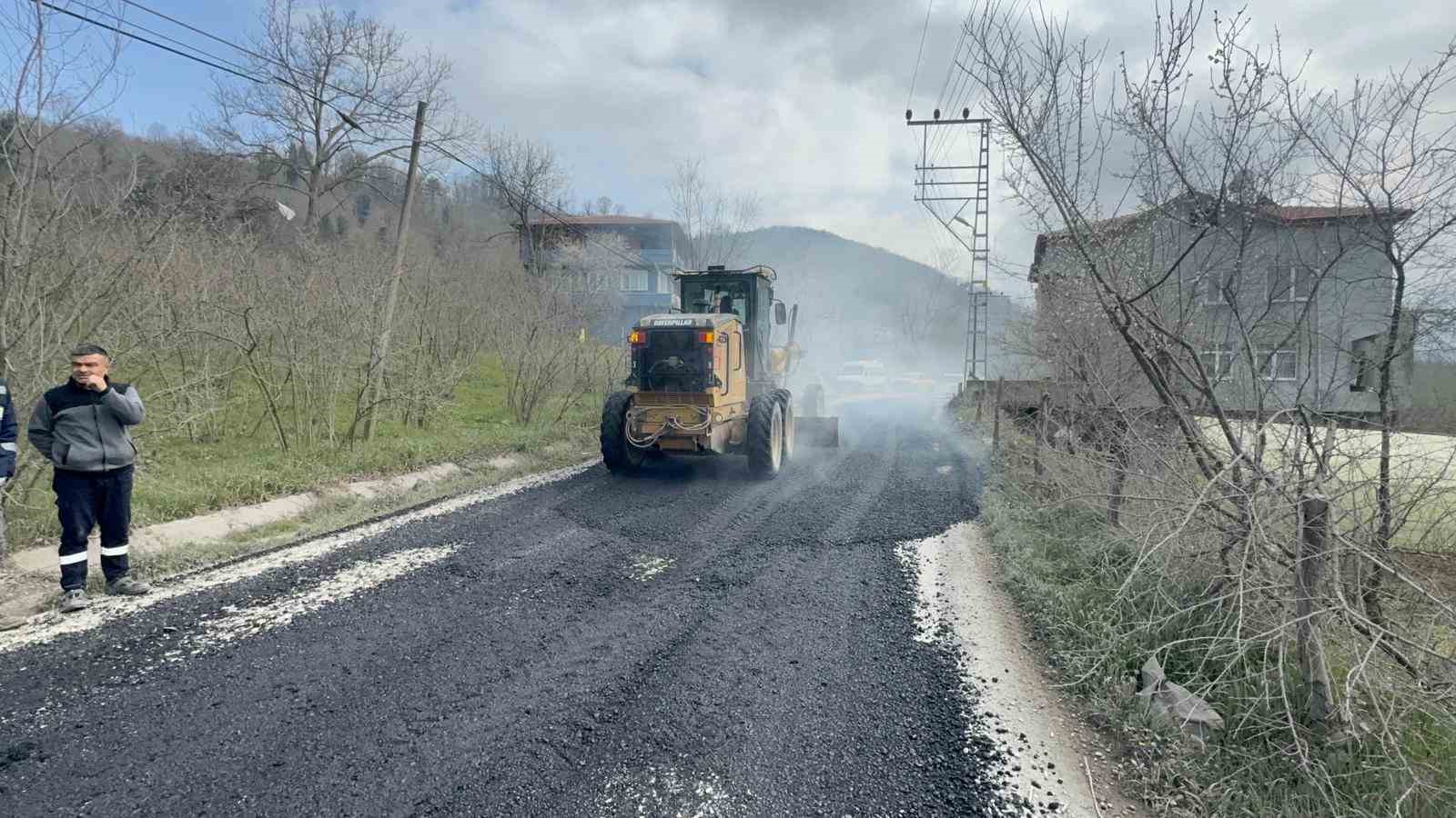 alaplida agir tonajli kamyonlarin bozdugu yollar bakima alindi 3 eRiJArJV