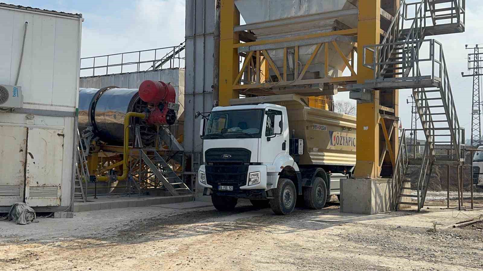 alaplida agir tonajli kamyonlarin bozdugu yollar bakima alindi 5 sXJ57PqT