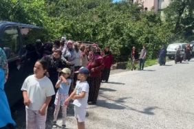 alaplida-asirlik-dugun-gelenegi-kadinlar-davul-zurna-esliginde-karsilaniyor-zE7xHMch.jpg