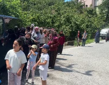 alaplida-asirlik-dugun-gelenegi-kadinlar-davul-zurna-esliginde-karsilaniyor-zE7xHMch.jpg