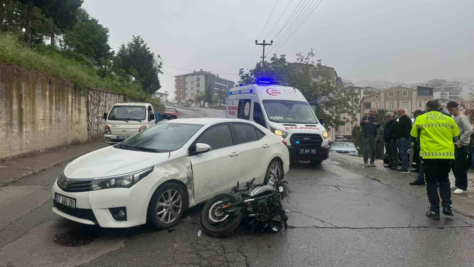 alaplida motosiklet kazasi kamerada 1 yarali 1 hZRnlcNc