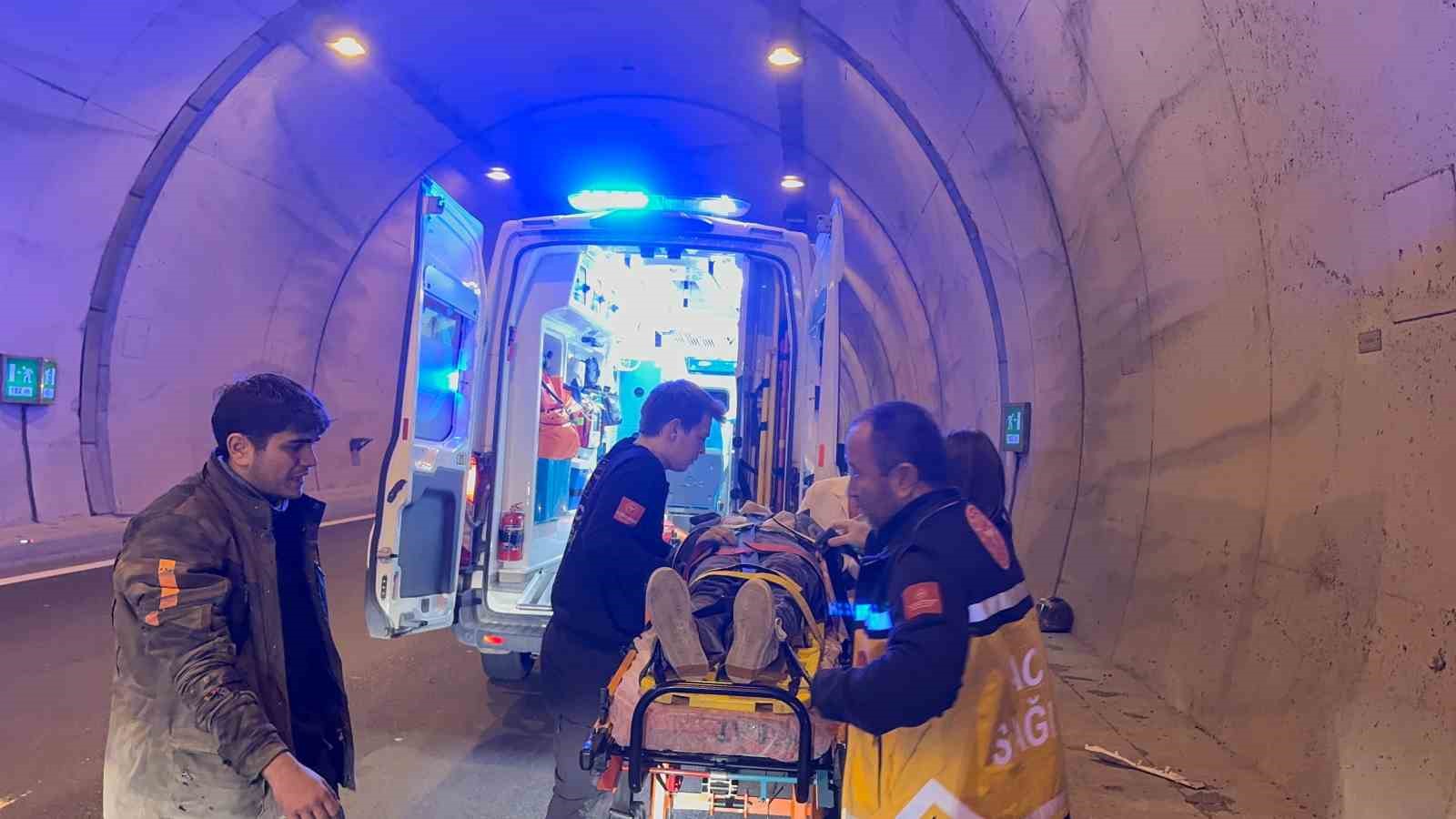 Alaplı’da tünelde trafik kazası: 1 yaralı 7 alaplida tunelde trafik kazasi 1 yarali 3 en8wn2rj