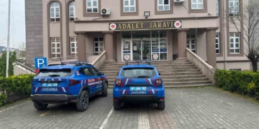 alaplida-uyusturucu-operasyonunda-7-kok-kenevir-ve-esrar-ele-gecirildi-BHHhxMNv.jpg