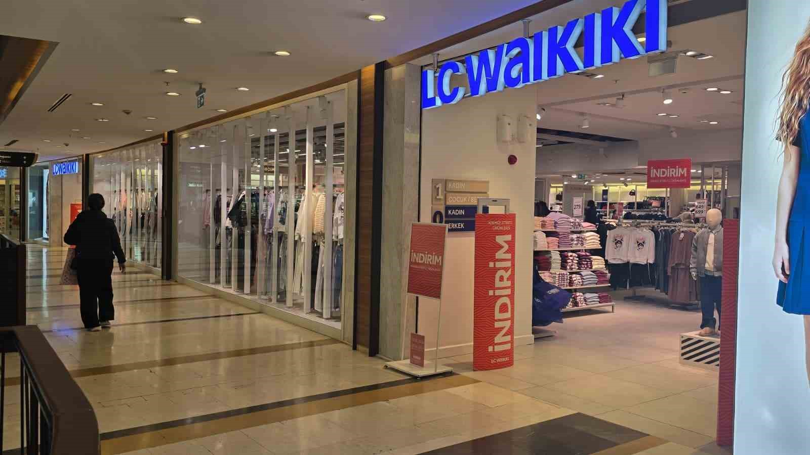 alarmlarini parcaladiklari 10 bin liralik kiyafetle kayiplara karistilar 0 r8T4MN6j