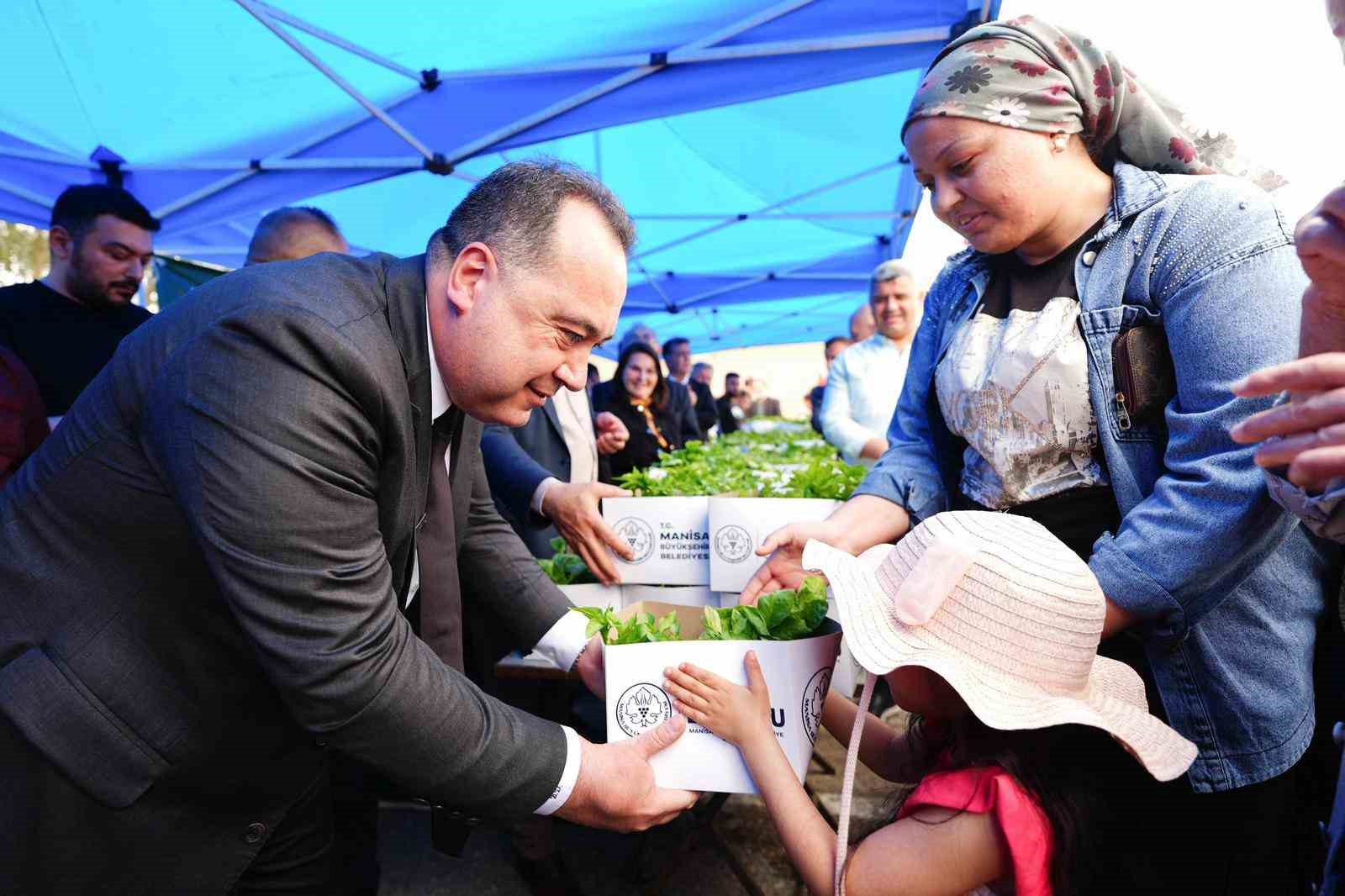 alasehirde 10 bin ureticiye 300 bin yerli fide destegi 4 Hi1Svhw3