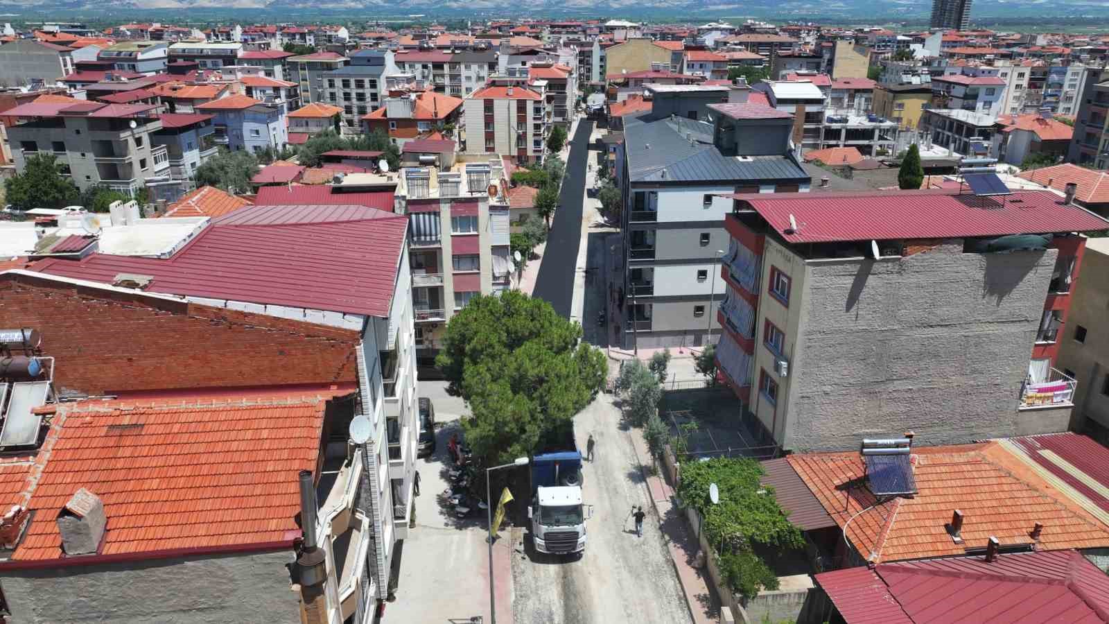 Alaşehir’de 3 bin tonluk asfalt hamlesi 4 alasehirde 3 bin tonluk asfalt hamlesi 0 5J51MdiN