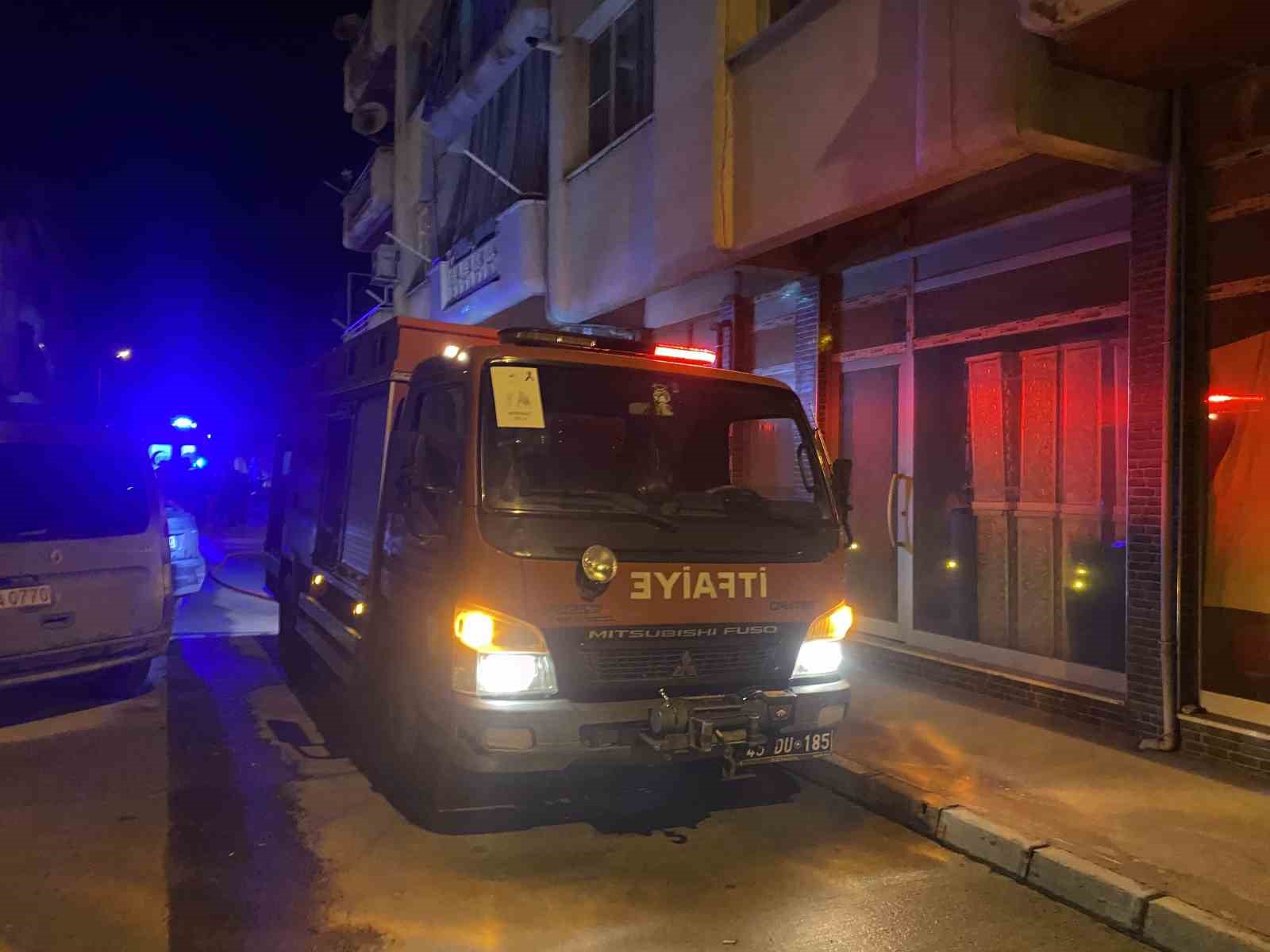 alasehirde ev yangini korkuttu 1 et51KWmF