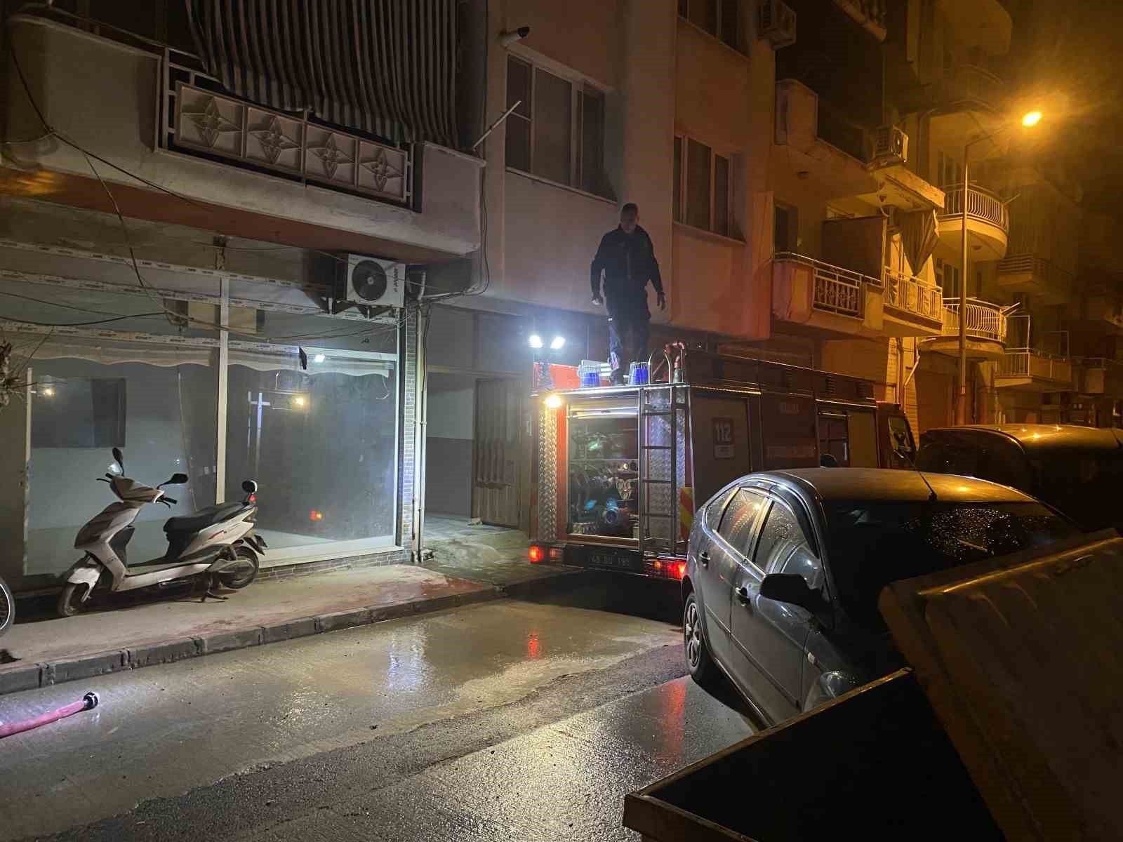 alasehirde ev yangini korkuttu 4 YzT51dXR