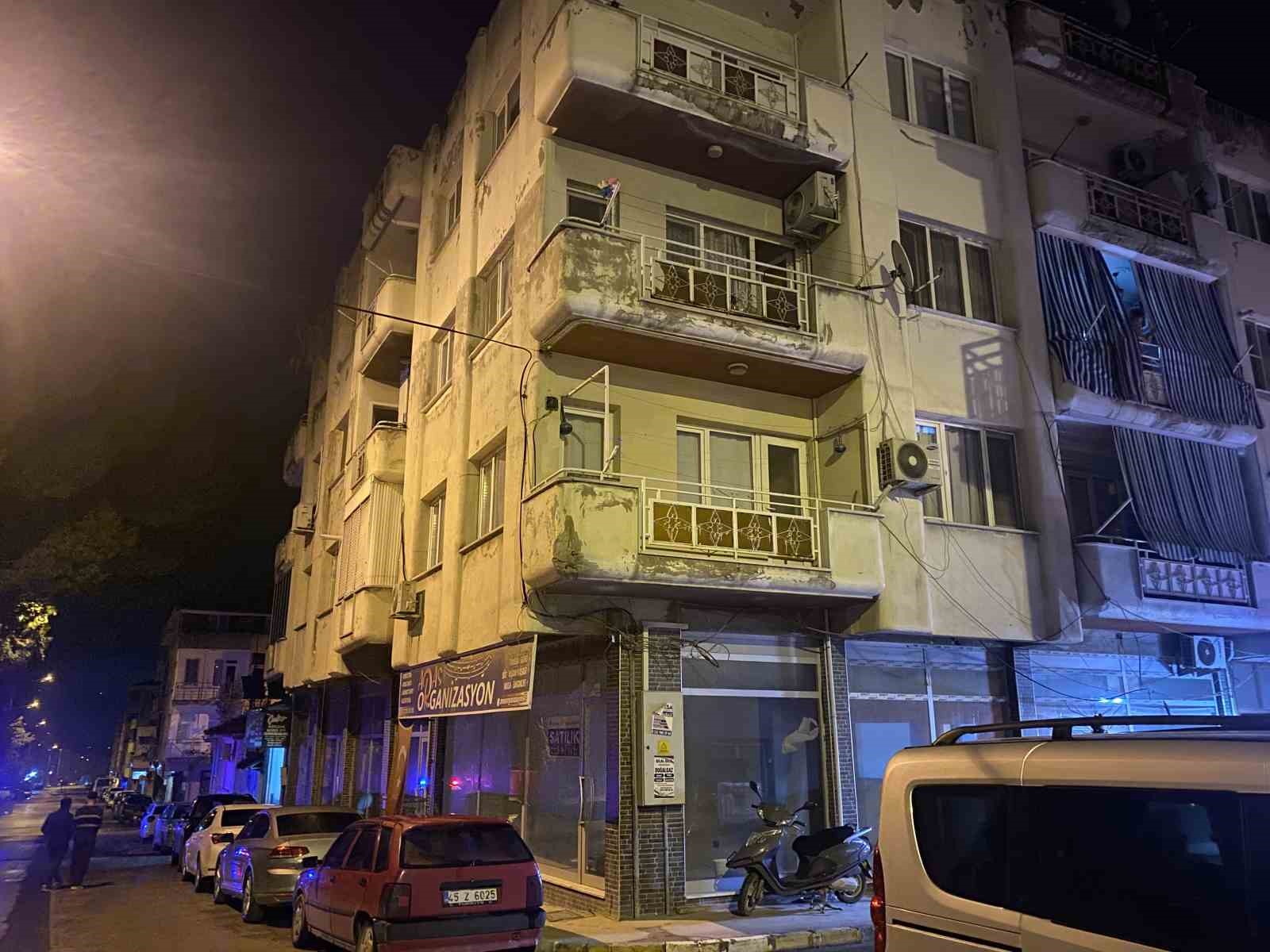 alasehirde ev yangini korkuttu 7 ScENnsHs