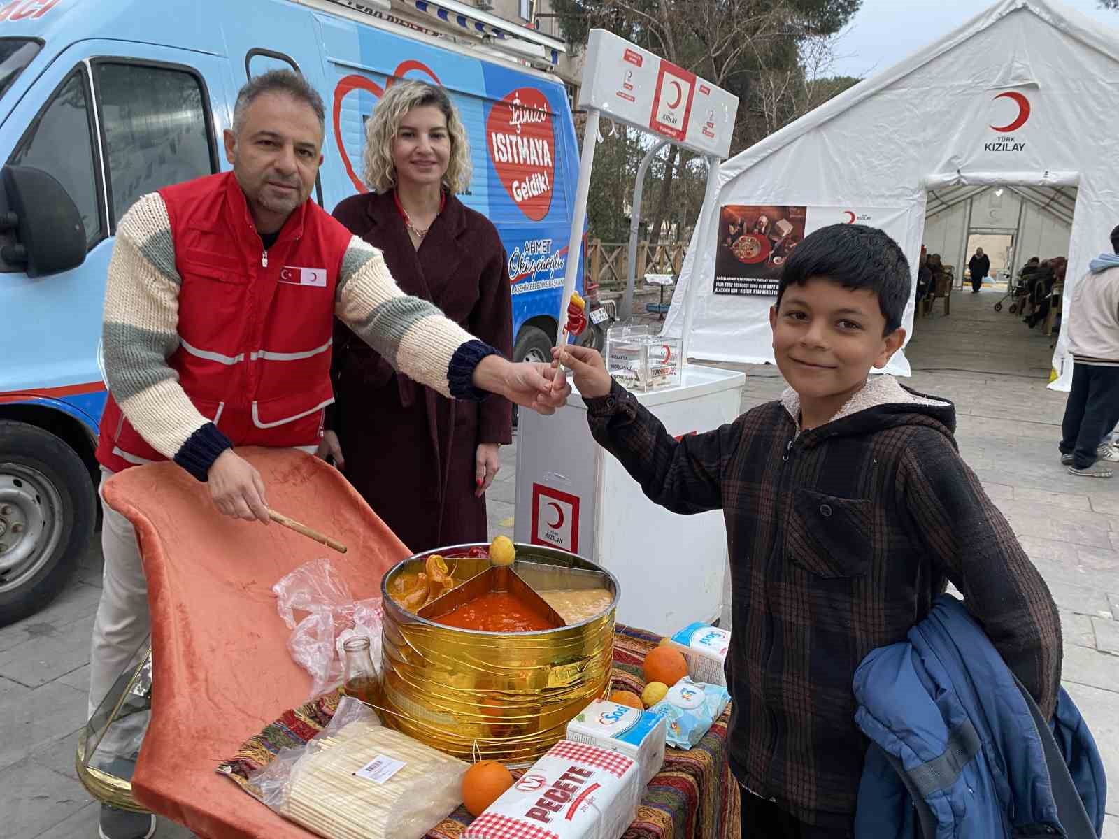 alasehirde hayirseverler iftar bagisi icin yaristi 2 Ue3IDvpd
