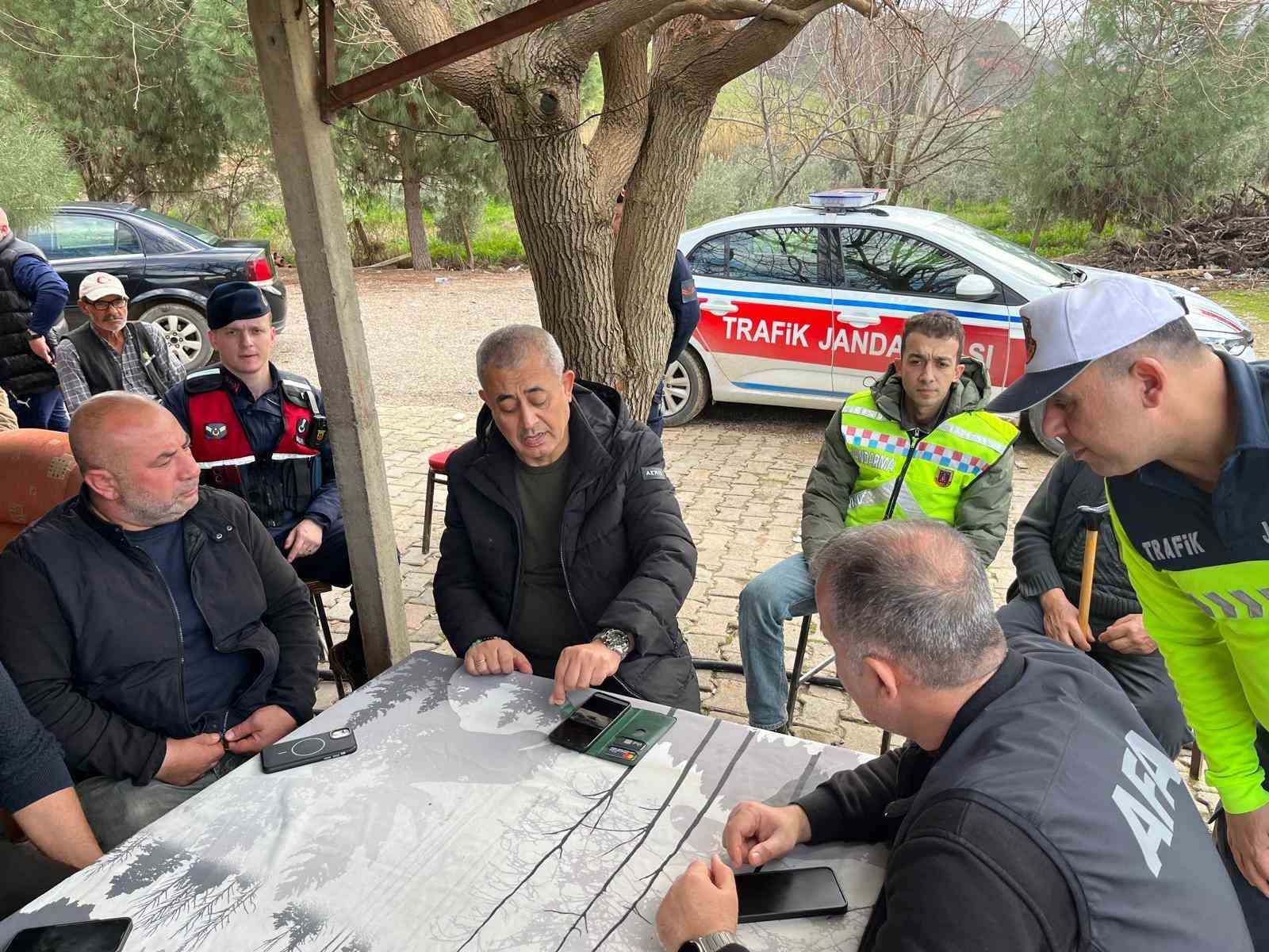 alasehirde selin vurdugu yollar onariliyor 5 O9gvHGSU