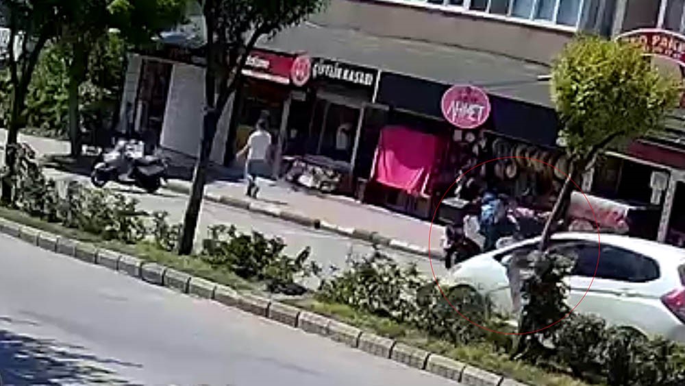 aldigi takdir belgesinin sevinciyle kosarken otomobil carpti 0 D5kArft6