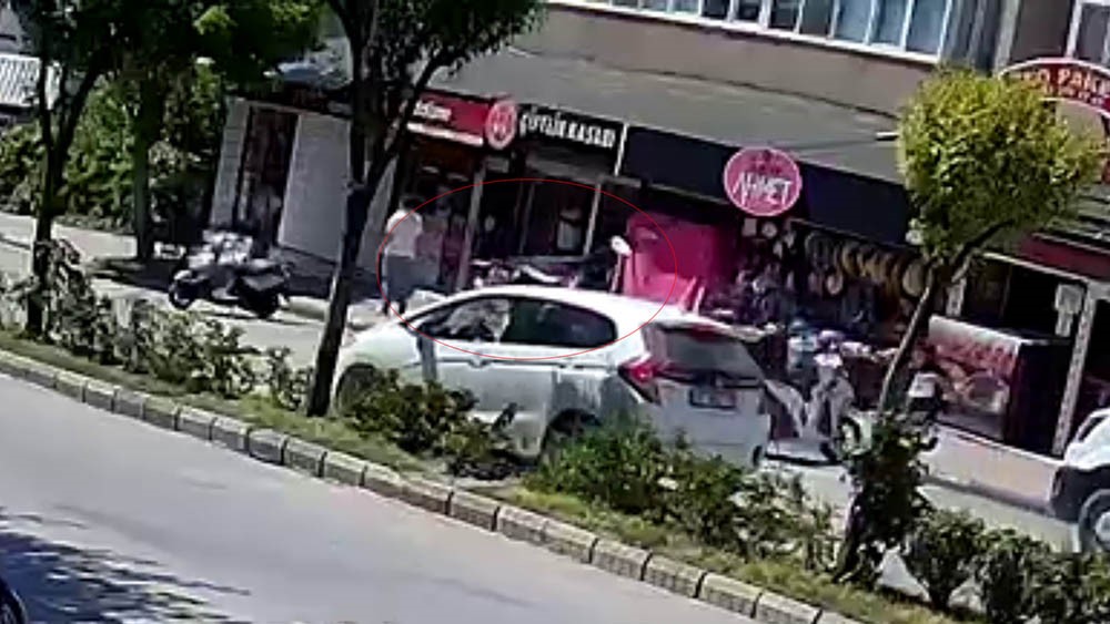 aldigi takdir belgesinin sevinciyle kosarken otomobil carpti 1