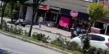 aldigi-takdir-belgesinin-sevinciyle-kosarken-otomobil-carpti-Lqrq7FXs.jpg