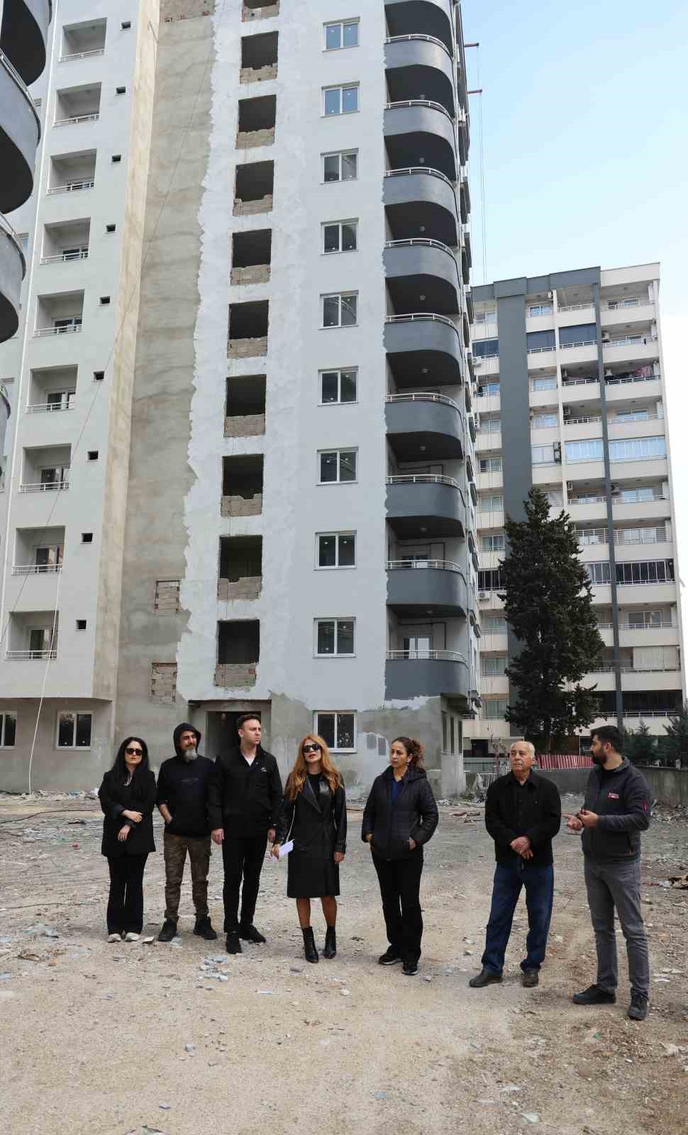 aldiklari daireler yillardir bitmeyen magdurlar insaat onunde eylem yapti 5 jauGZ4nX